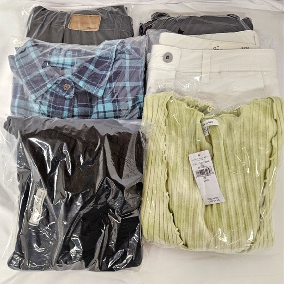 Not So Mysterious Mystery Box Six Piece Bundle Deal in Women's Size Large - Picture 2 of 2